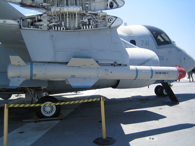 它是美国三军通用的导弹:agm-84"鱼叉"反舰武器