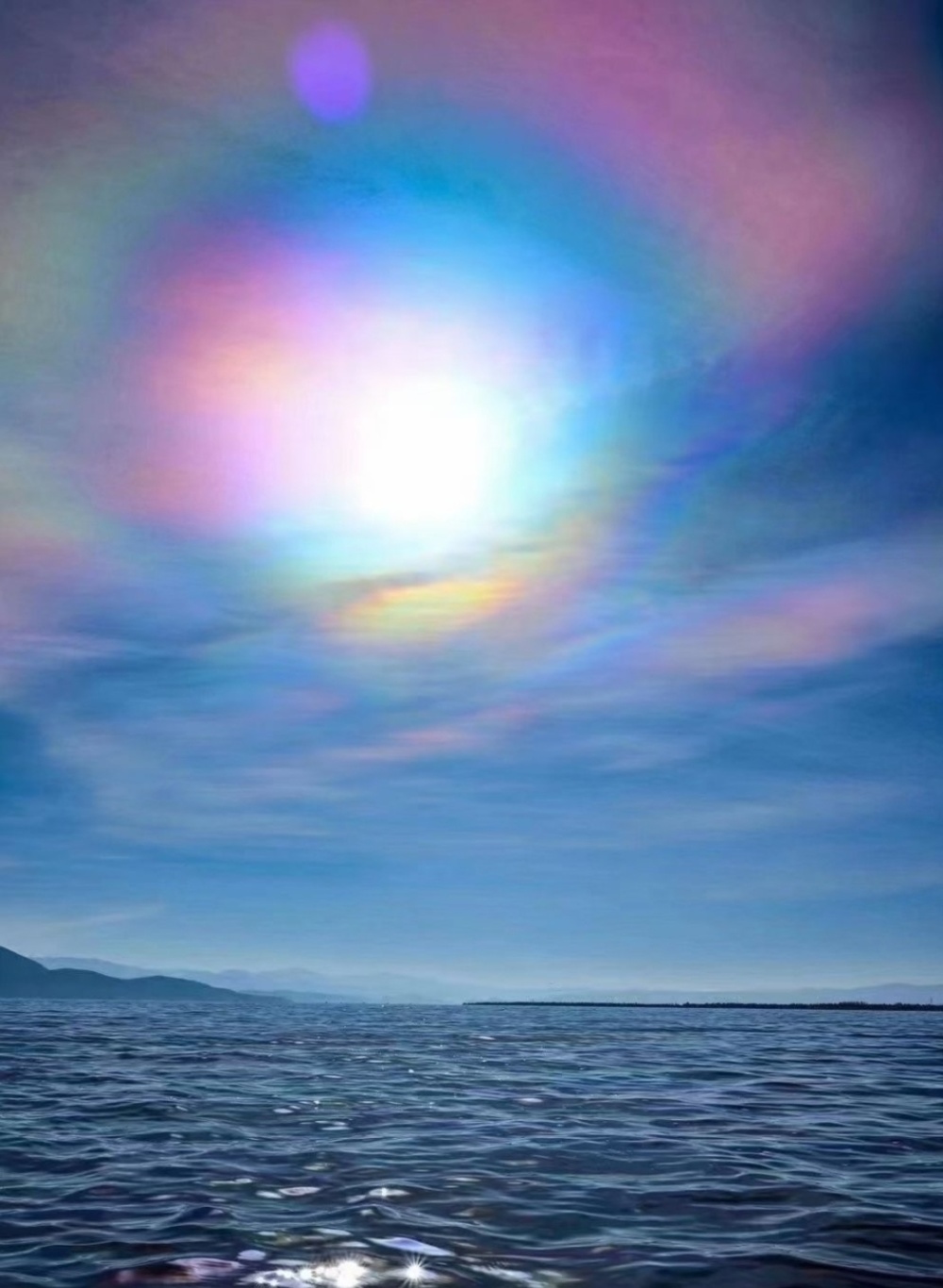 云南大理洱源现绝美七彩祥云 瑰丽云景刷屏网络圈_腾讯新闻