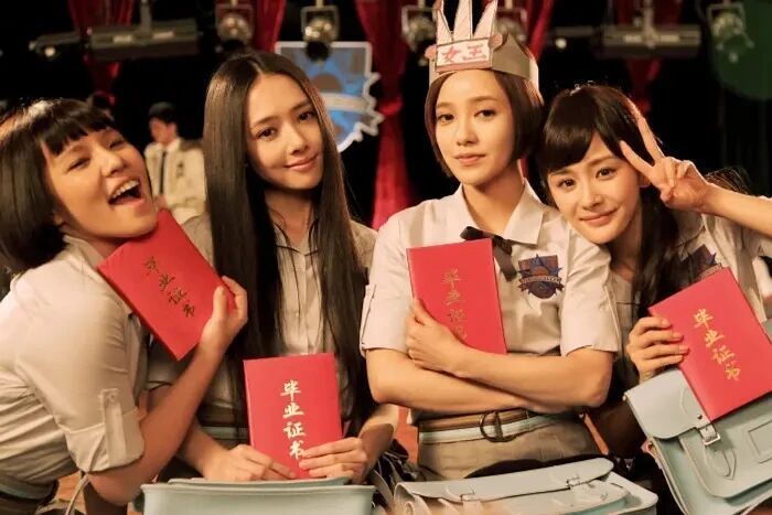 杨幂主演狗血偶像剧：女主每个月花19万租下别墅，供4个姐妹住_腾讯新闻