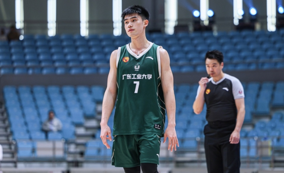 回应质疑卫冕冠军逆转华侨再进东南决赛刘康能砍2512率队逆袭