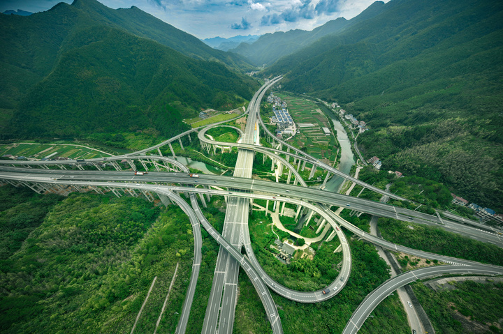 67衢州高速"z字型"路线,助力畅通新体验