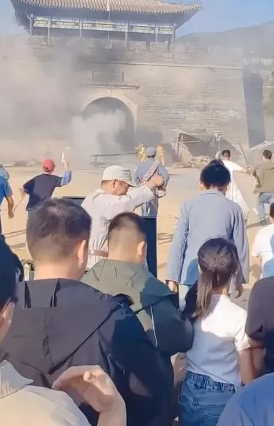 沉浸式体验《亮剑》!山东一景区"跟着团长打县城"项目爆火