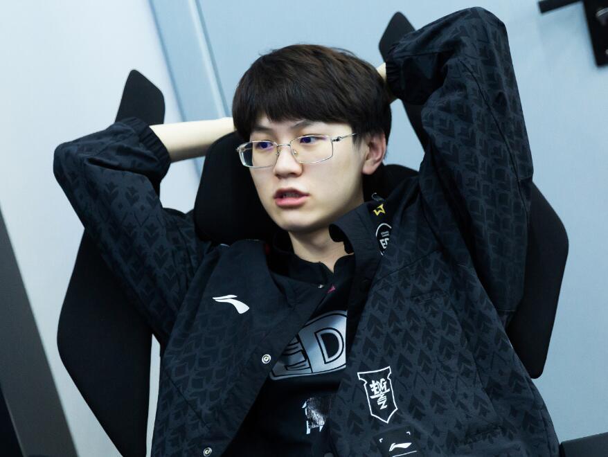 圈内人爆料meiko跟俱乐部没闹掰离开一年后就回归edg