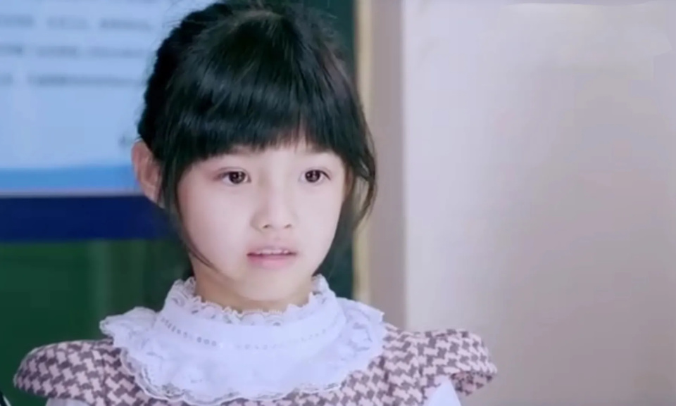 《墨雨云间》艾米:童星出身,颜值碾压吴谨言,16岁不