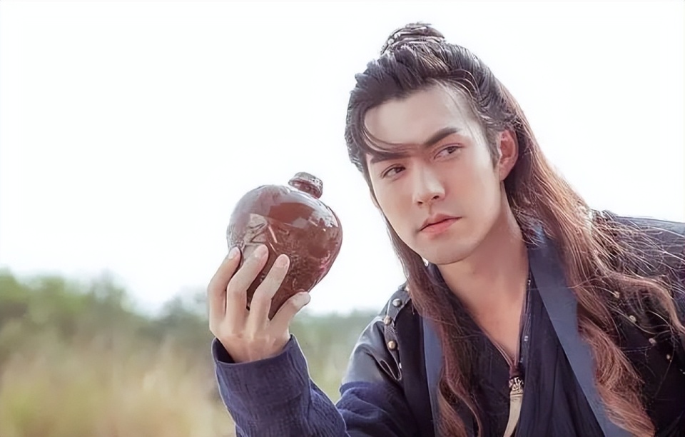 45岁严屹宽一出场,才知道什么叫古装建模脸