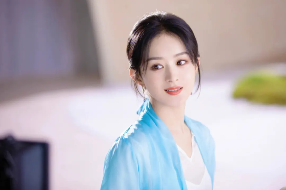 赵丽颖带儿子与父母聚餐,离婚不影响孩子,认真拍戏好好生活