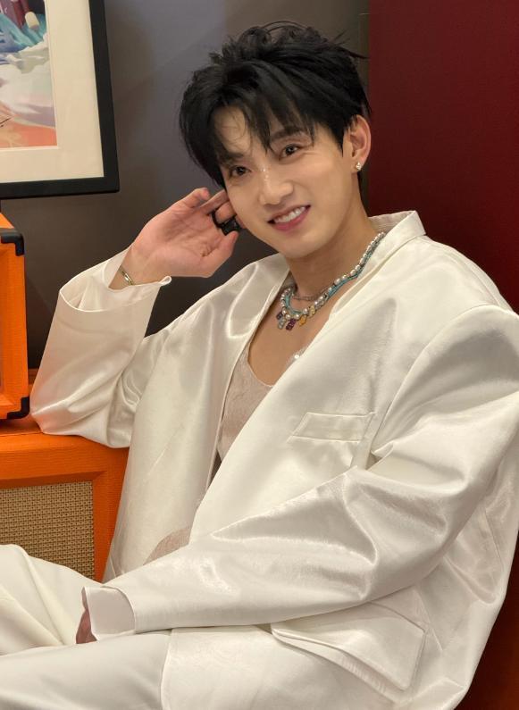 范世琦张艺凡被爆恋情,两人相差8岁,越澄清越像是在官宣!