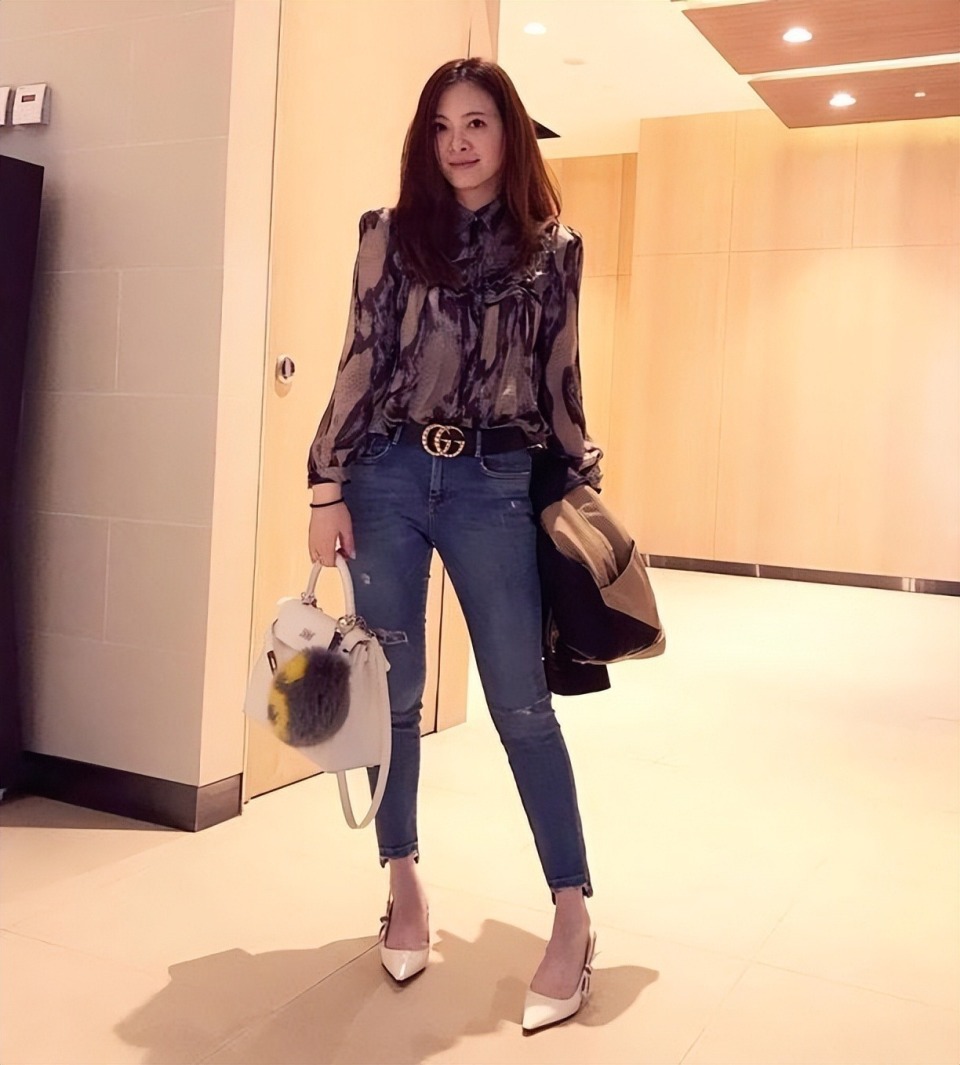 刘真和父母生前最后合照曝光,辛龙即将复出,8岁女儿也将露面
