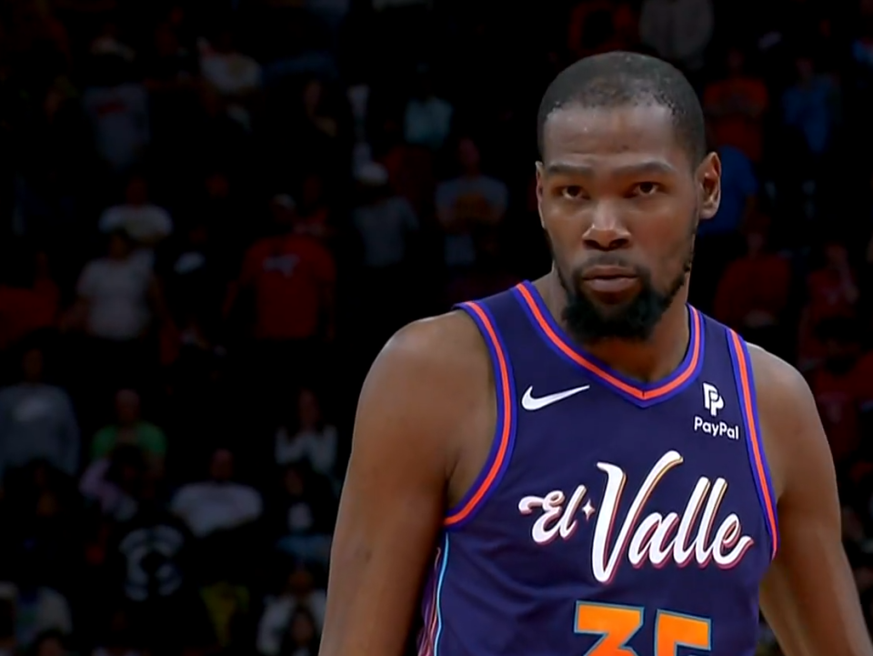 眼里只有篮筐24投拿25分kd拼尽全力布克低迷的原因是詹娜