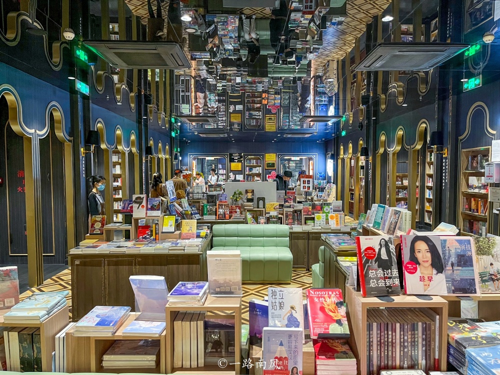 广州永庆坊隐藏一家网红书店买书的人可能不多但游客很多