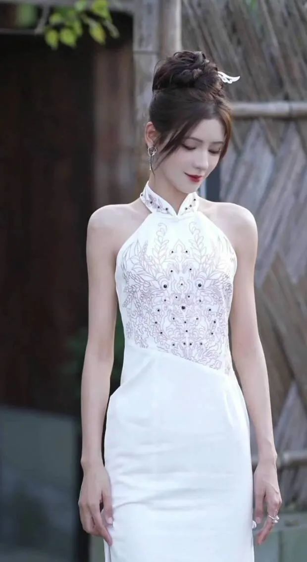 张予曦化身江南烟雨美人,撑伞漫步,腰肢纤细太迷人_腾讯新闻