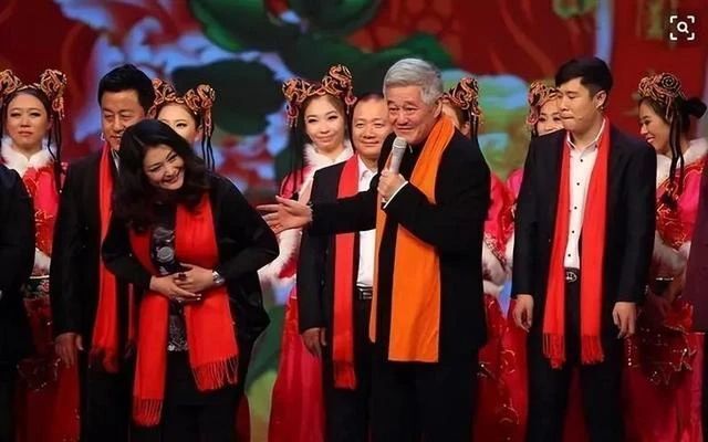 赵本山帮徒弟补税近亿元,还安排团队常年尿检,亲爹也不过如此了_腾讯