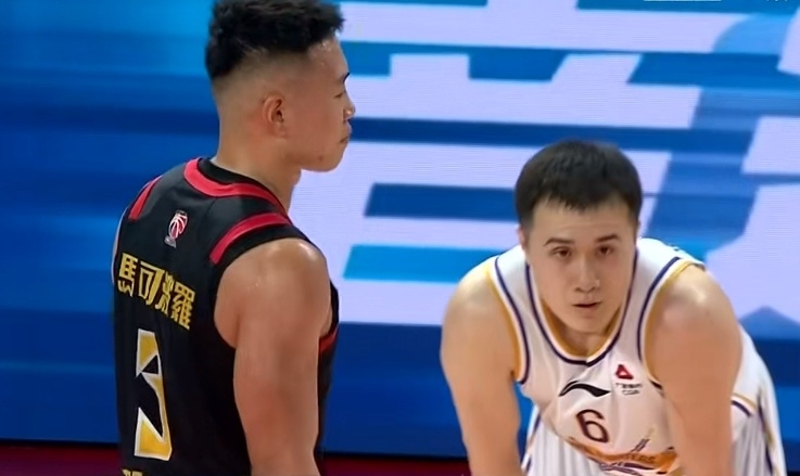 深圳首发:孙浩钦,贺希宁,卢鹏羽,周鹏,萨林杰;北控首发:费尔德,刘晓宇