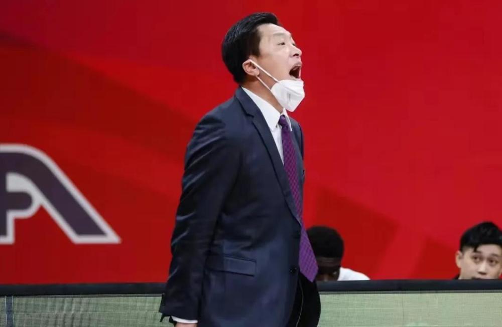 上海男篮不敌山东李春江对戴昊口吐芬芳赛后不与丁伟握手