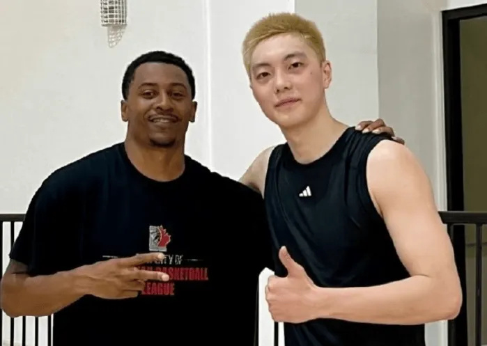 中国男篮大集训合影缺了一套首发,他们都干嘛去了?