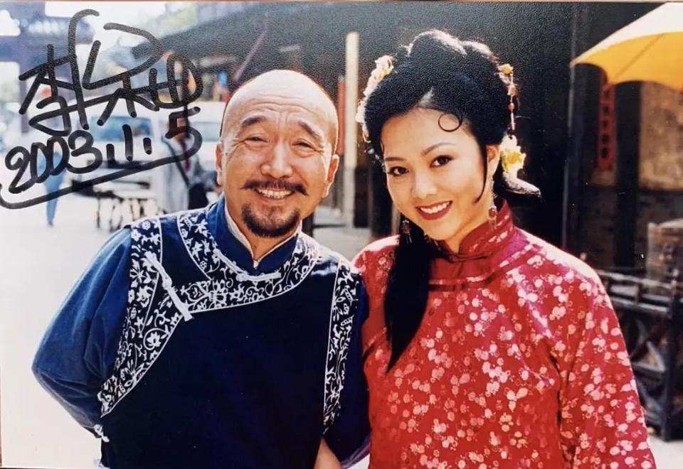 中饰演刘芬芳,《凤游龙门》中饰演邹裴氏,《胭脂霸王》中饰演桂姨