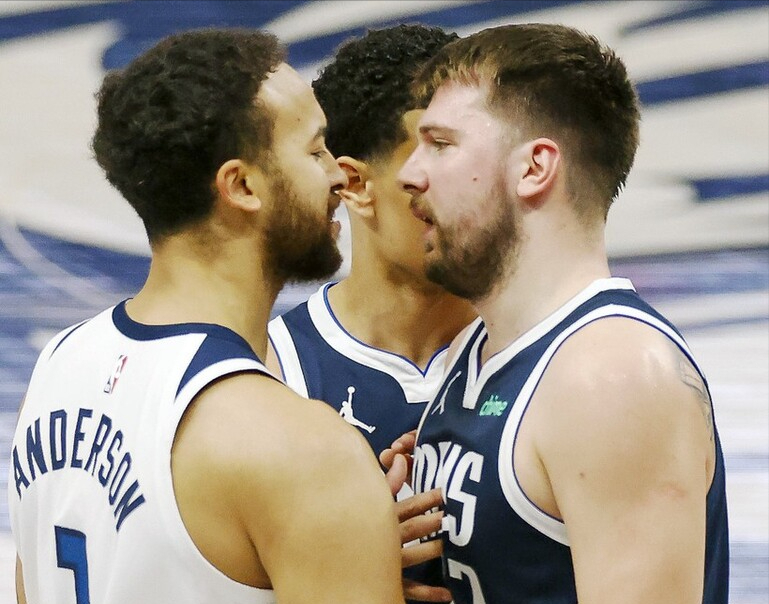 自跟随中国男篮参加了男篮世界杯后,大锤似乎就丢失了三分球的投篮包