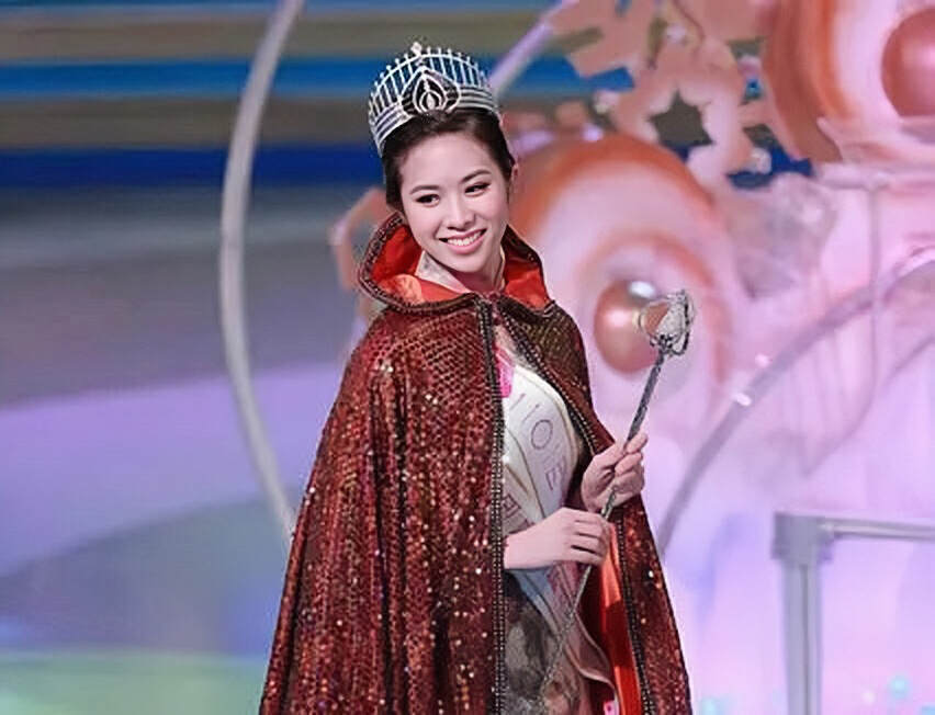 2018年港姐冠军陈晓华,甚至是2020年港姐冠军谢嘉怡和2021年港姐冠军