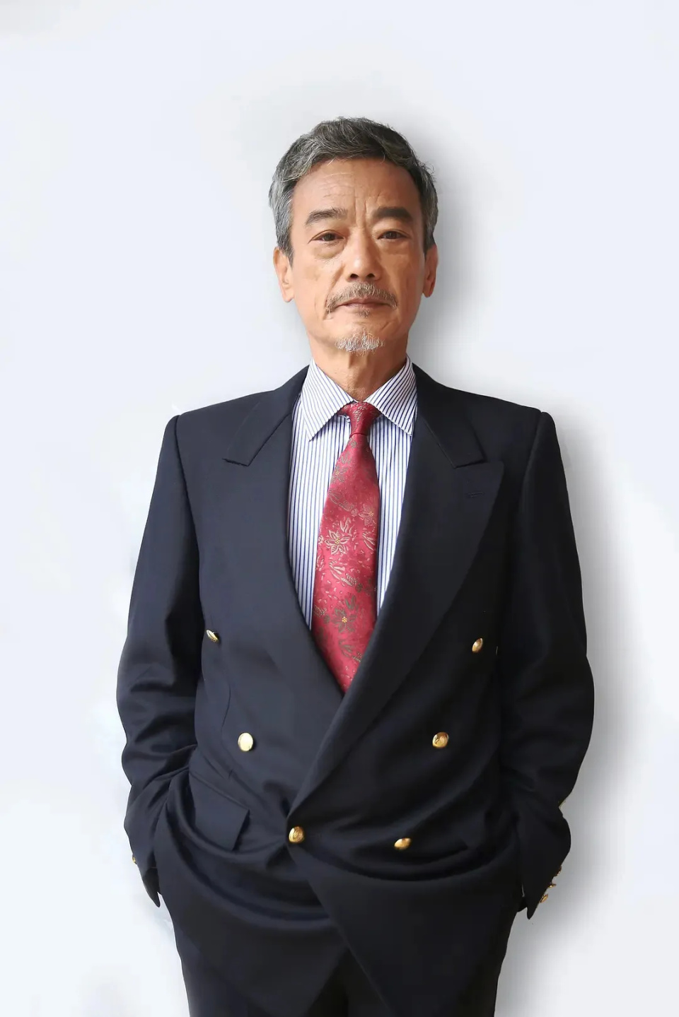 《异人之下》张琪:被星爷捧出圈,65岁有大智慧,四代同堂尽享天伦_腾讯