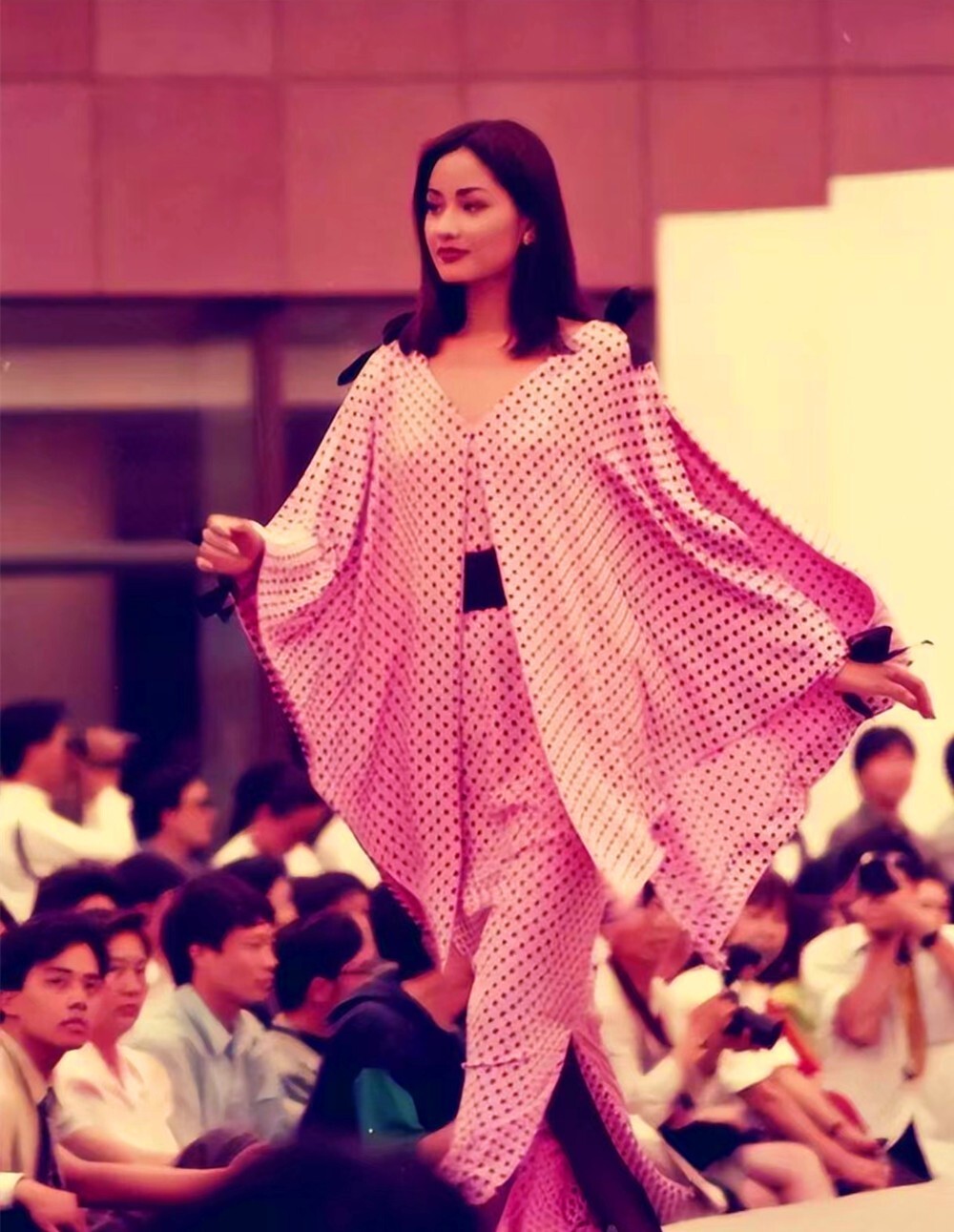 瞿颖再次火出圈!国内初代超模,气质出众被张艺谋相中_腾讯新闻