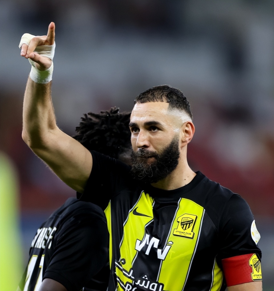 17场制造17球本泽马爆发单场独造4球一己之力踢爆对手