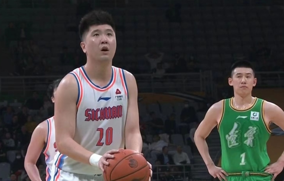 辽宁男篮47分大胜莫兰德2210丛明晨16分亚当斯154