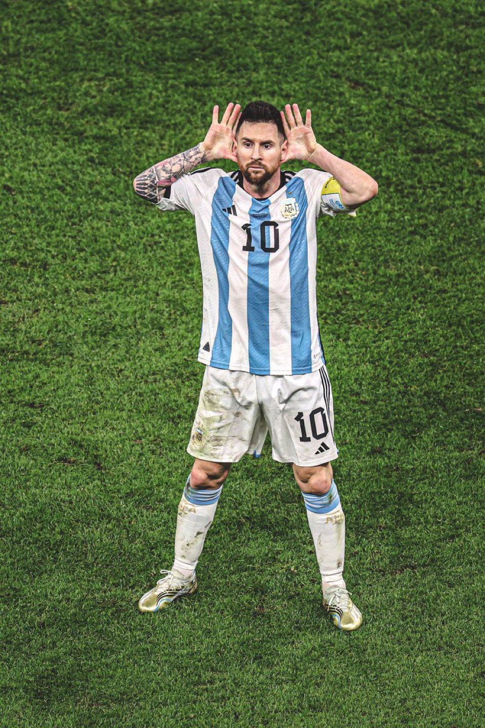 梅西创职业生涯新纪录!双手交叉致敬黑豹 上一场模仿雷神