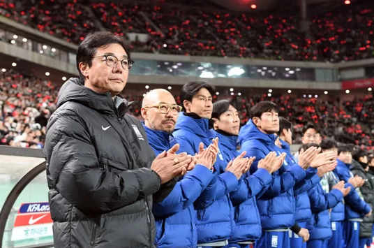 国足对手又要换帅！黄善洪无意“转正”，4月过招中国国奥_腾讯新闻