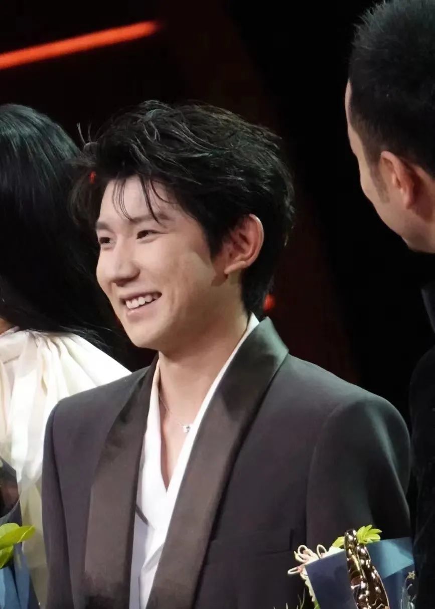 从王源到易烊千玺看完这8位男星的生图我不容貌焦虑了