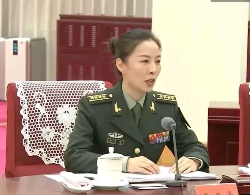 "最美太空教师"王亚平大校,荣获新的奖项,网友:众望所归