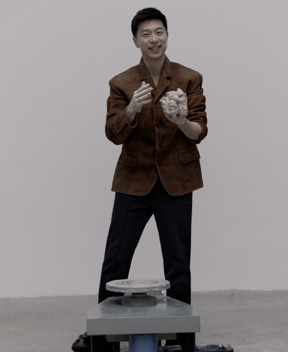 上时尚杂志封面 穿西装亮相气质满分 35岁做体坛男神_腾讯新闻