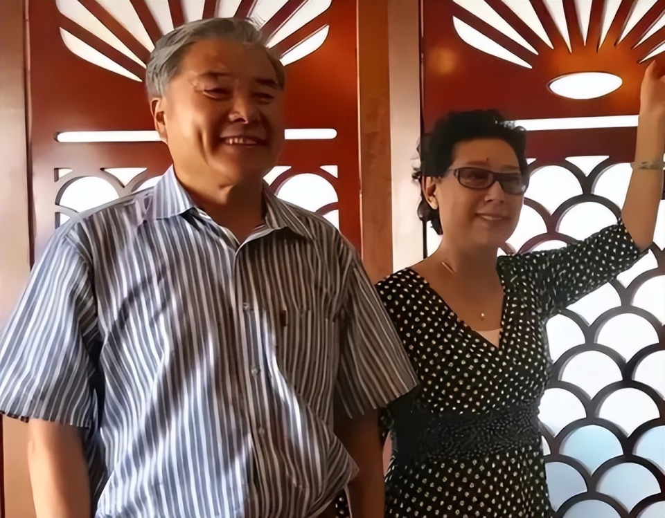 69岁关牧村携丈夫住养老院,入住最高需500万,专人照顾生活惬意