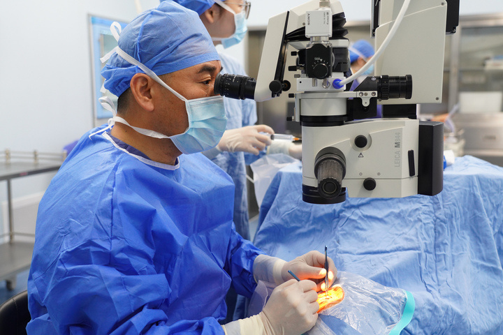 加法手术解决近视痛点,将小眼镜戴进眼睛里
