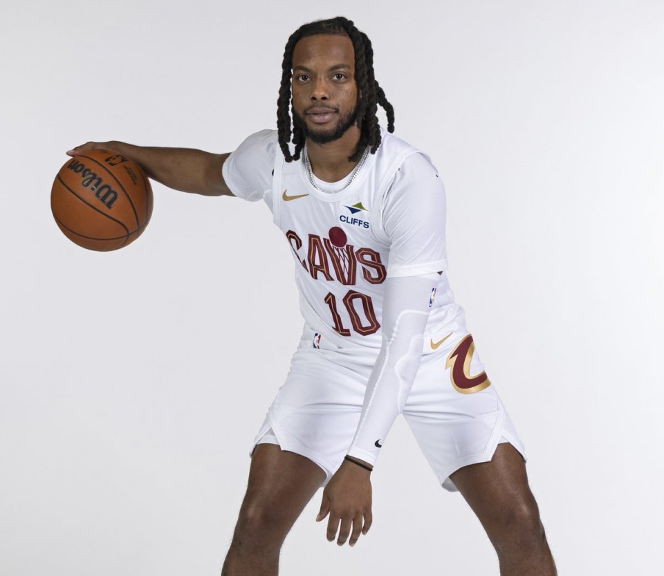 26岁生日快乐！NBA官方晒照为达里厄斯-加兰庆生_腾讯新闻