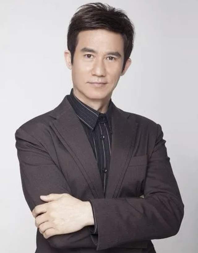 63岁港星李子雄患新冠,定居内地住宅装修简陋,4岁儿子为其庆生插图11