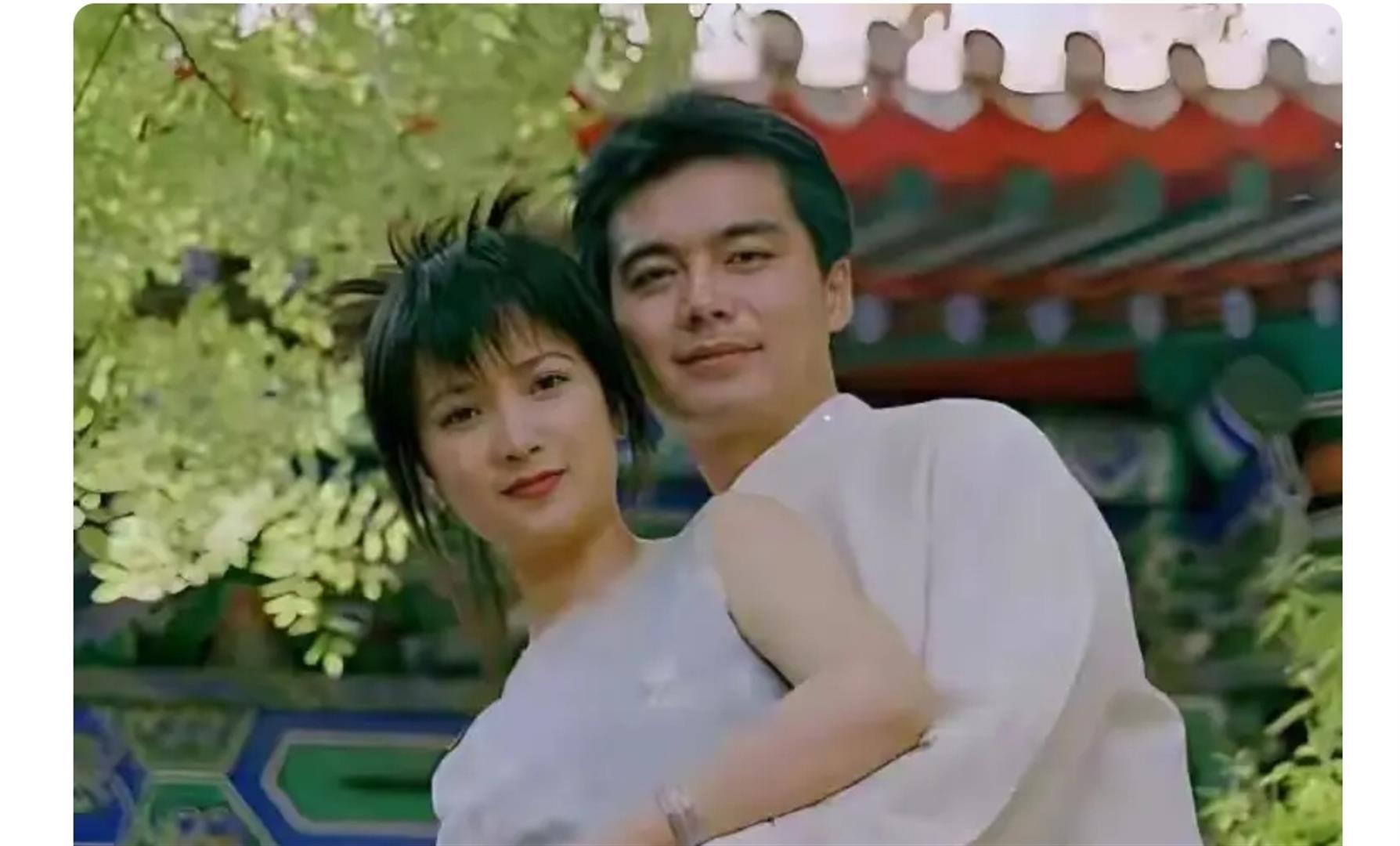 原來他是許亞軍長子，神似前妻何晴，如今名校畢業已成父親的驕傲 - 