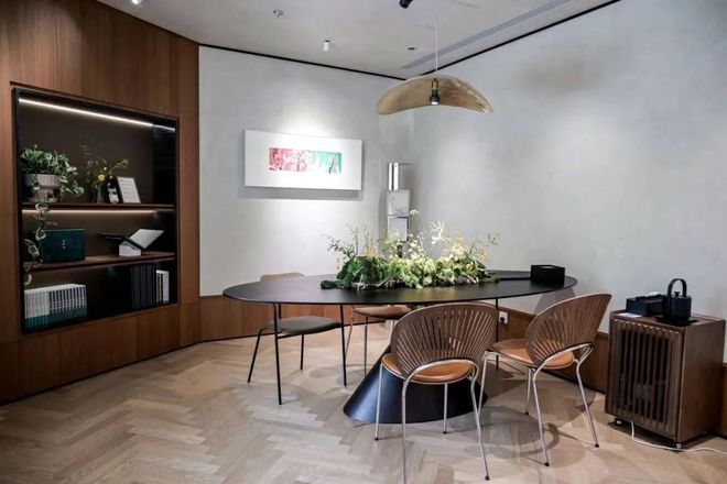 宝和祥北京茶空间当天还举办了古琴演奏,杪月青荷雅集(茶道表演及茶会