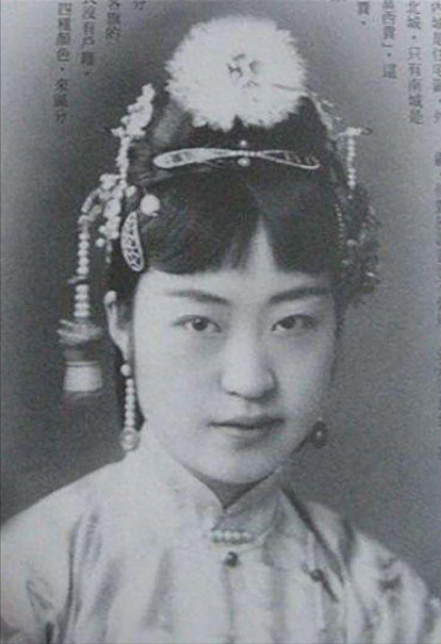 曾痛打黄金荣的卢小嘉,在父亲兵败逃亡日本后,结局如何了?