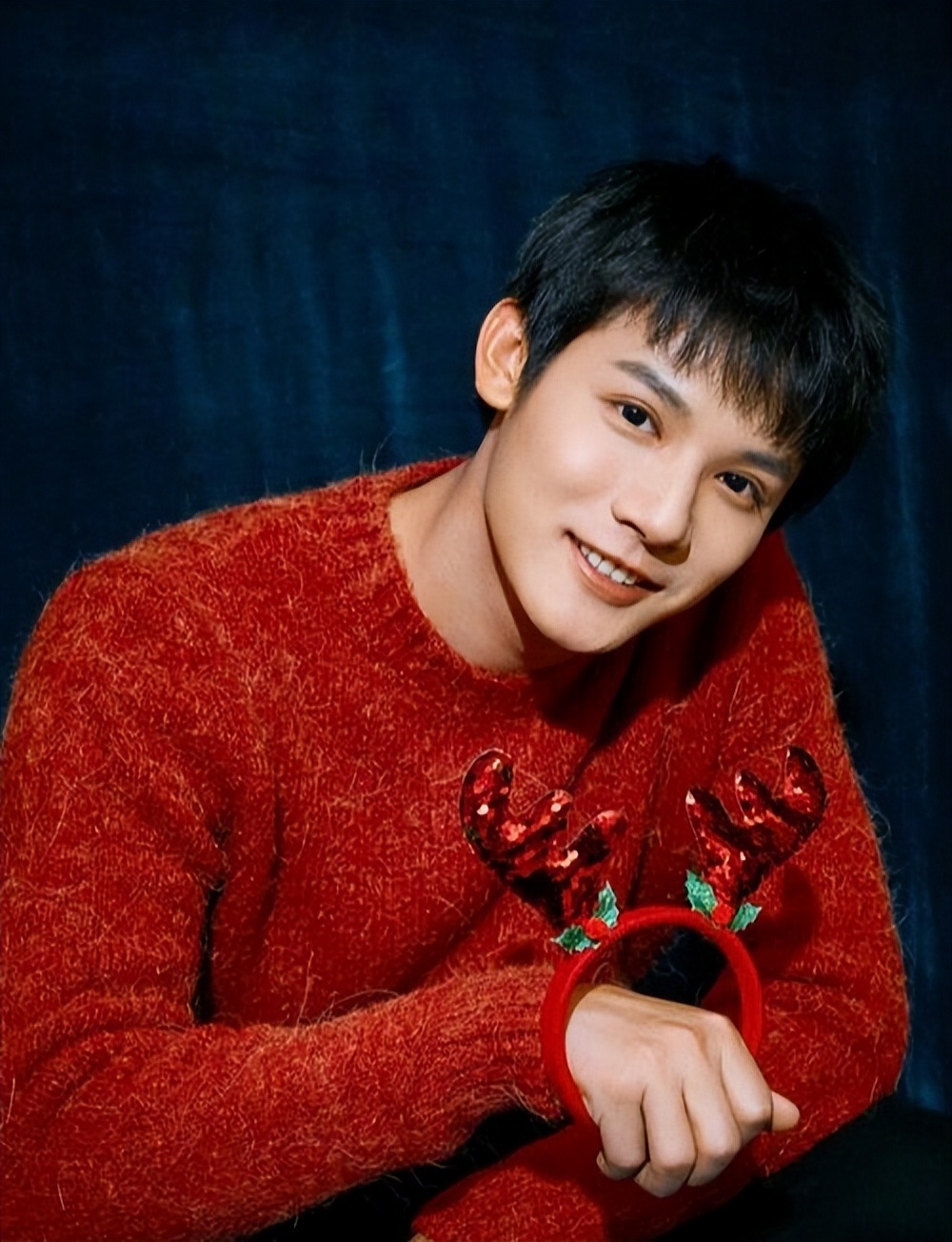 《许你万家灯火》央视热播,圈内清流郑业成,是否能一飞冲天?_腾讯新闻