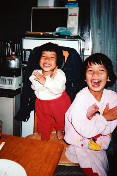 日本双胞胎姐妹身高差75厘米,性格爱好迥异,姐姐总是罩着妹妹!