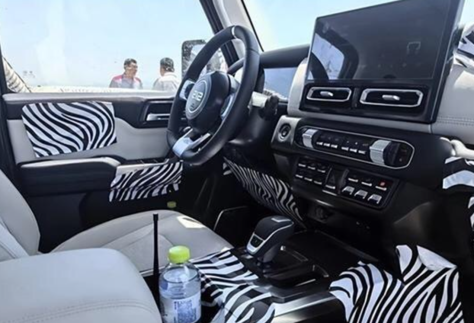 中国造了一辆真正"大g"!2.0t 8at,四驱带锁,现款才9.99万