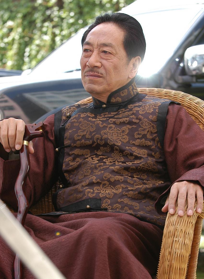 相伴11载,79岁王奎荣渐显老态,42岁饶芯语正青春绽放