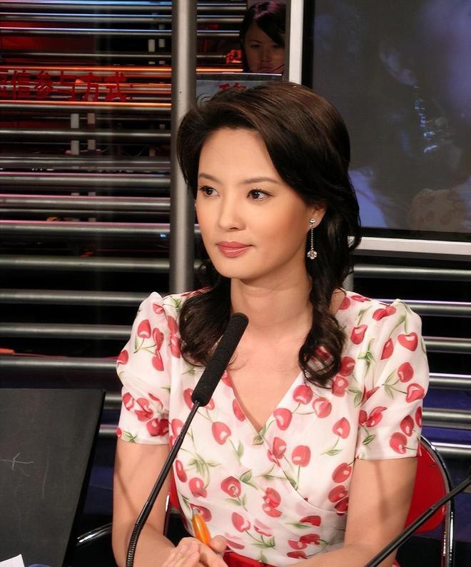 继李思思后,央视主持人刘芳菲离职,曾三度主持春晚官网已删除简介