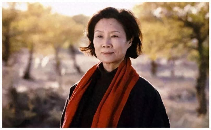 吕中：嫁同学恩爱一生，儿子儿媳是她骄傲，女儿是国家的骄傲_腾讯新闻