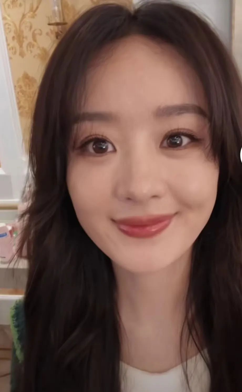 赵丽颖的嘴唇,杨紫的下巴,这7位女星近照都有了变化_腾讯新闻