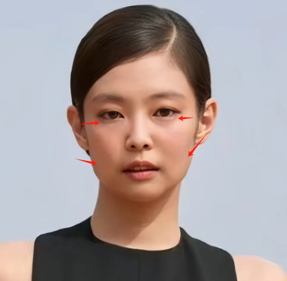 韩流爱豆偏爱中国营销!海外走秀姿态像孕妇,被指撞脸中年徐帆