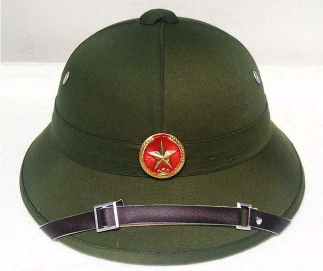 的体格及身高也进行了修改,其最有个性的地方就是帽子的尺寸十分宽大