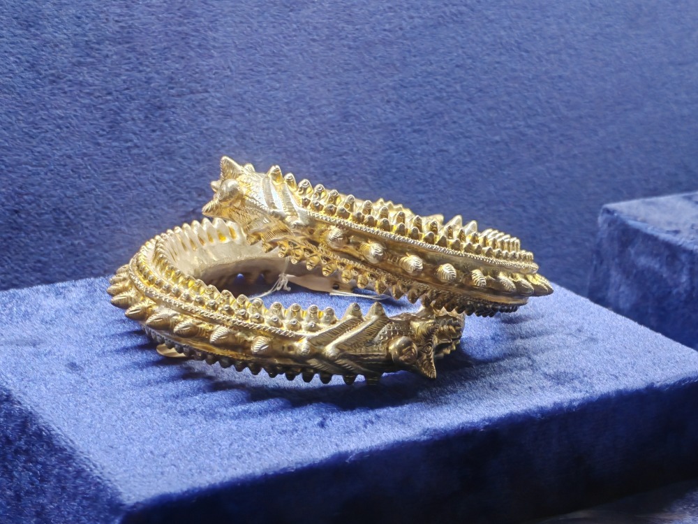 文物里的贵州丨苗族双头龙银手镯