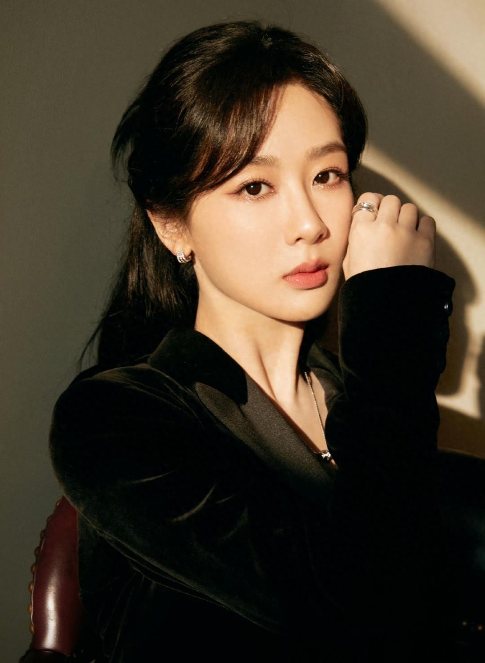 杨紫时尚资源上升,却依旧被嘲土,爆剧加持仍难坐稳90花top_腾讯新闻