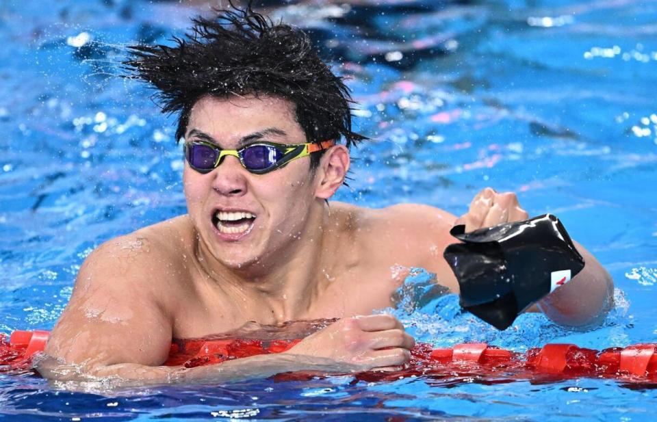 游泳世锦赛中国泳军第五金 男200蛙董志豪最后50米连超五人绝杀夺冠